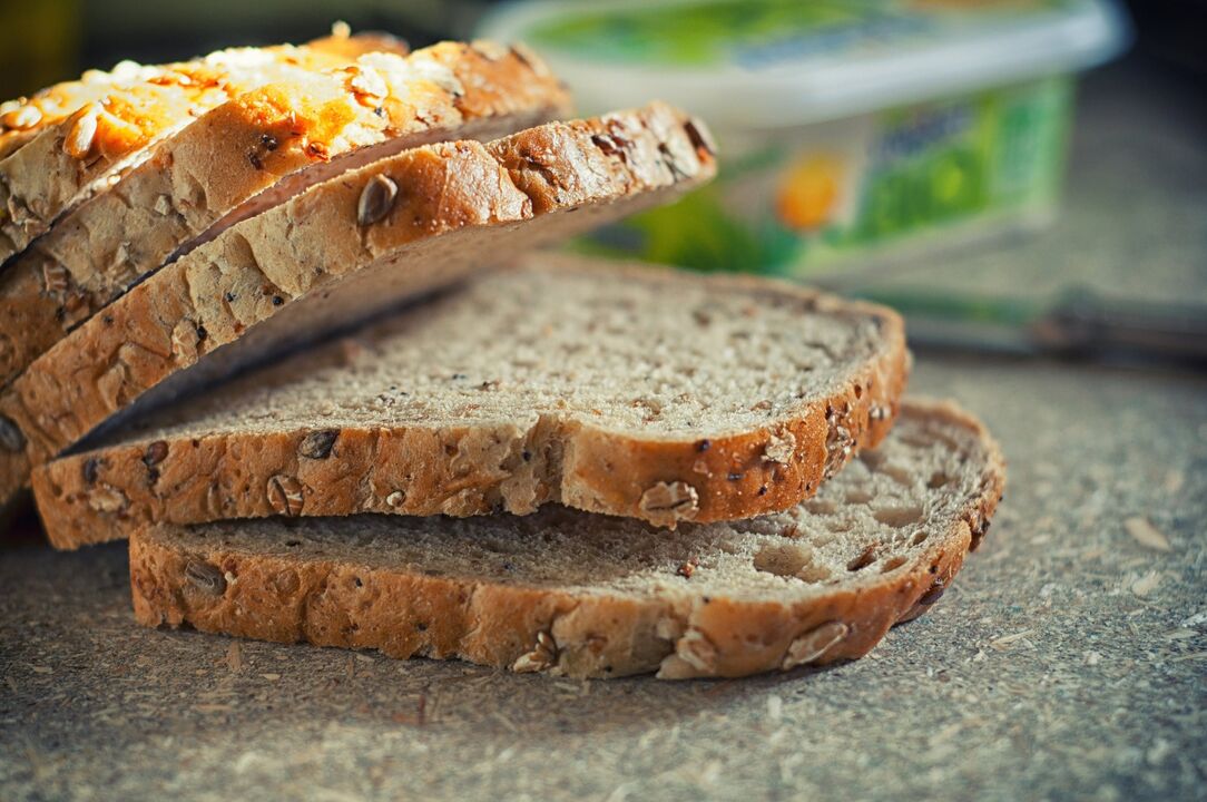 Diet untuk kumpulan darah 4 membolehkan anda memasukkan roti bijirin penuh dalam diet anda. 