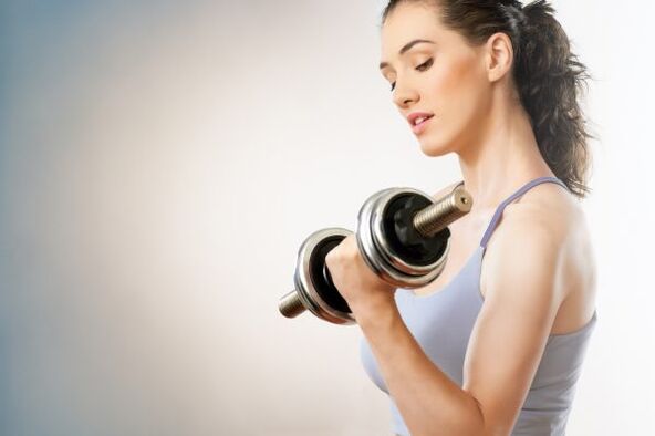 Latihan fizikal dengan dumbbell membantu menurunkan berat badan sebanyak 5 kg dalam 7 hari